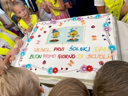 Prvošolčki ob torti